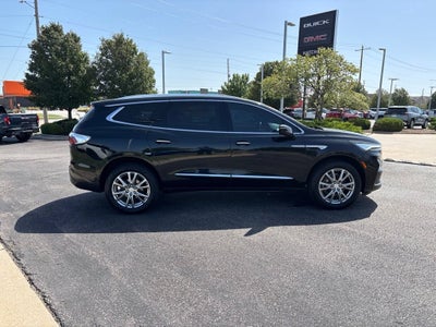 2022 Buick Enclave Essence