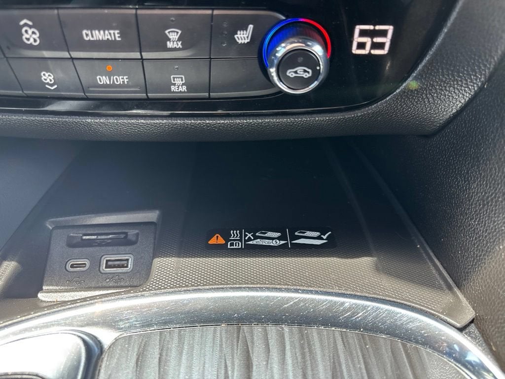 2023 Buick Enclave Essence