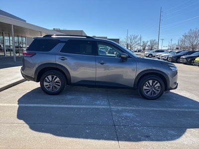 2025 Nissan Pathfinder SV