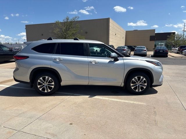 2023 Toyota Highlander Hybrid XLE
