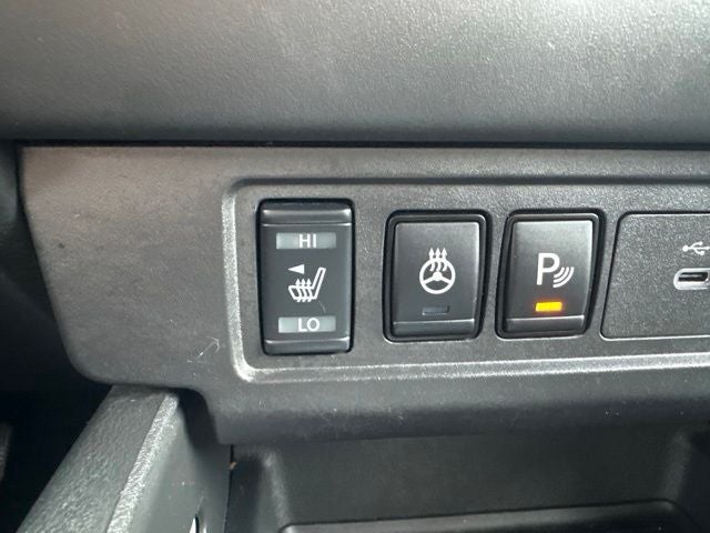 2024 Nissan Frontier SV SE