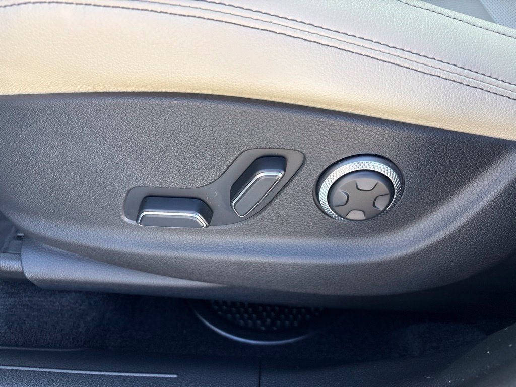 2025 Genesis GV70 2.5T Select