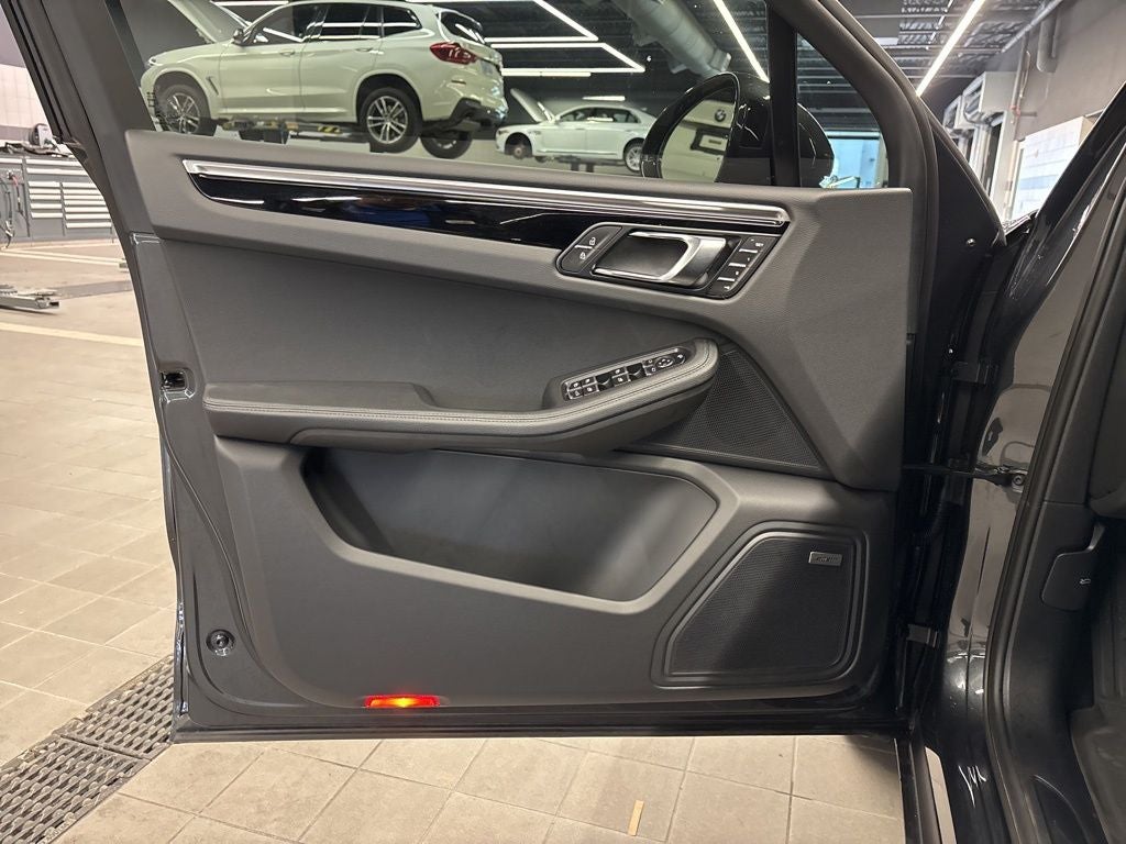 2025 Porsche Macan Base Premium Package Plus