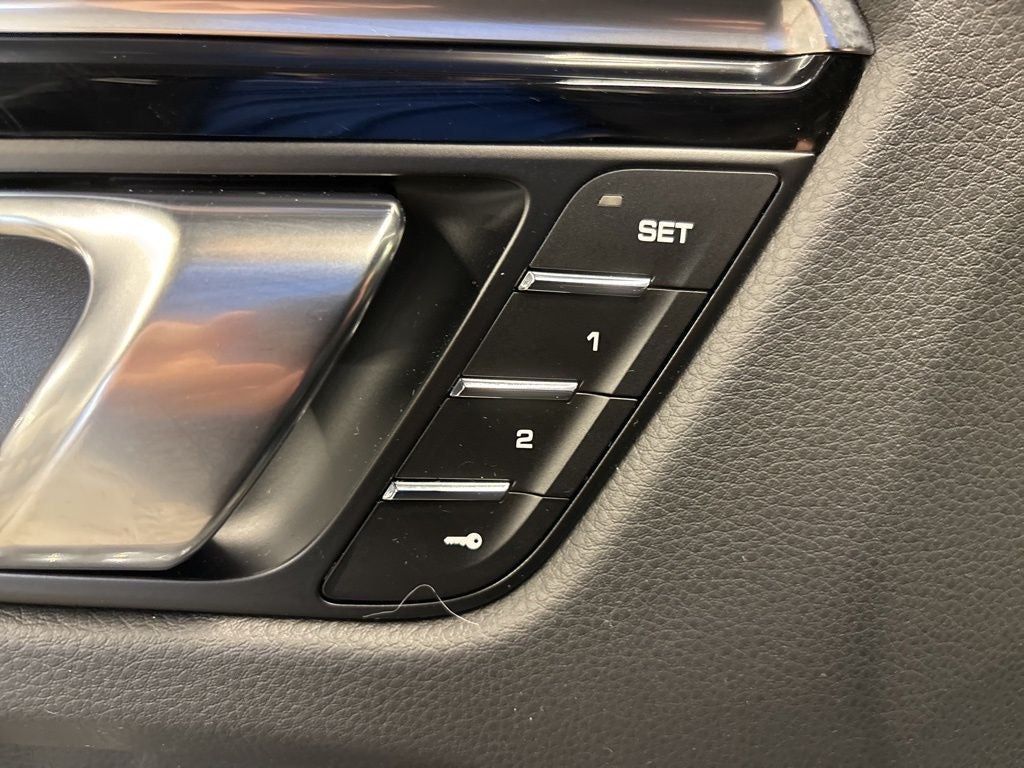 2025 Porsche Macan Base Premium Package Plus